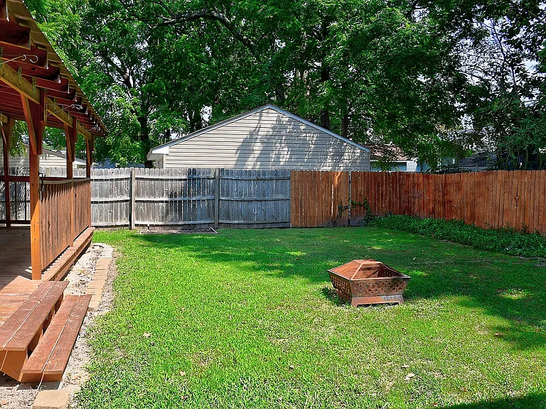 309 Beck St — Photo 44