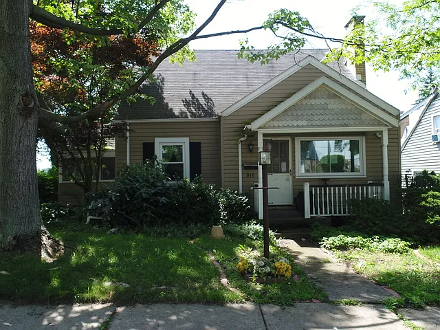 919 7th St photo 1