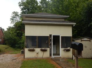 1015 Laubscher Rd, Evansville, IN 47710