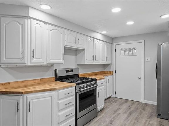 2nd image of 228 Sylvan Walk