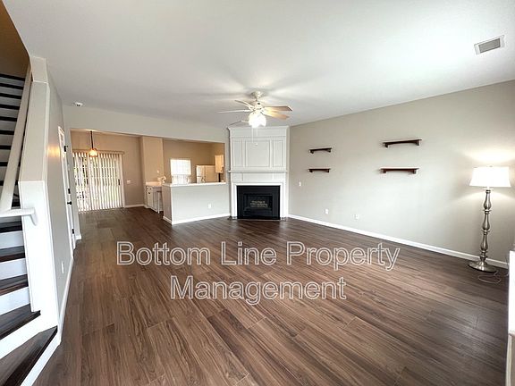 3rd image of 3279 Mannington Dr