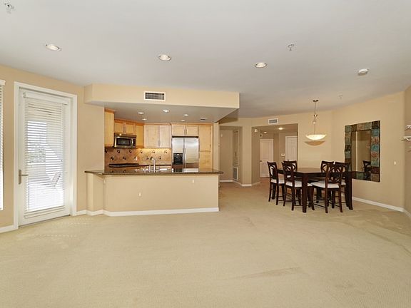 2nd image of 931 E Walnut St Unit 317