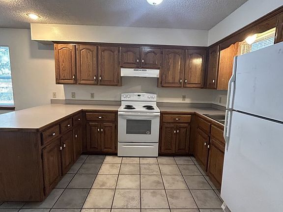 3rd image of 810 E Jackson St APT A