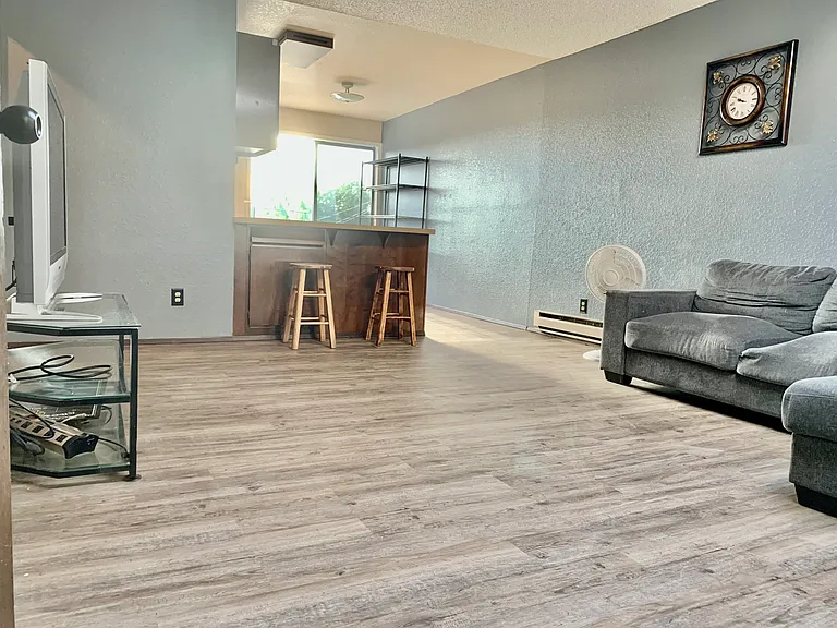 2230 Colby Ave — Photo 2