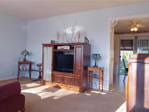 3rd image of 836 N Dodgion Ave