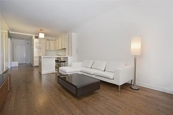 Sold by I & I New York | media 3