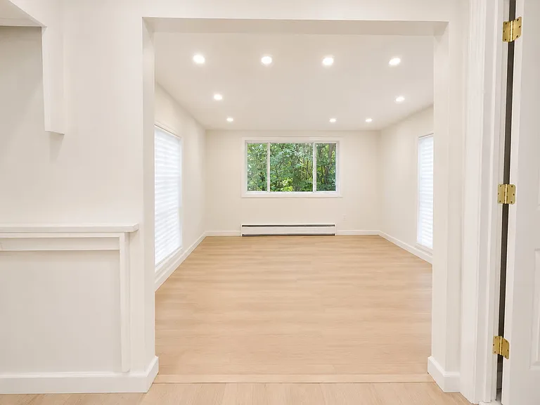 12 Woodland Cir N — Photo 3