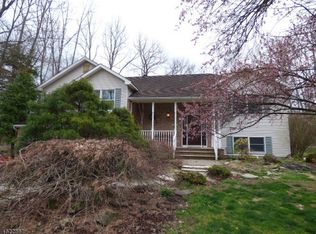 8 Westview Ter, Newton, NJ 07860