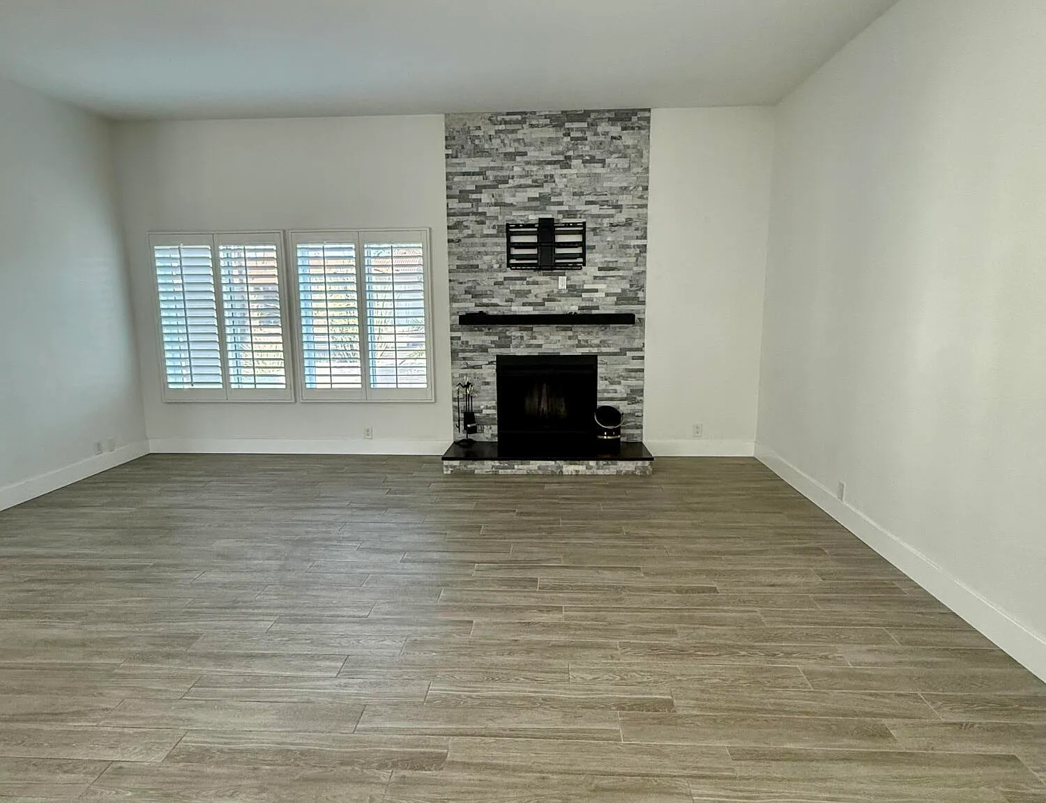 4 bed, 3.0 bath, 2456 sqft, $5,700 — Photo 3