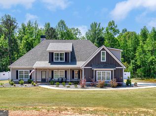 156 Lake Point Dr, Williamson, GA 30292