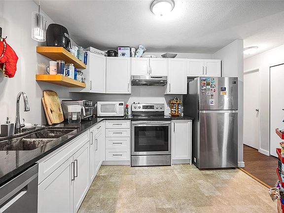 2nd image of 3185 Barons Rd #315
