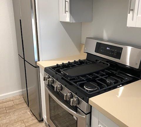 5th image of 881 N Oakland Ave APT 5
