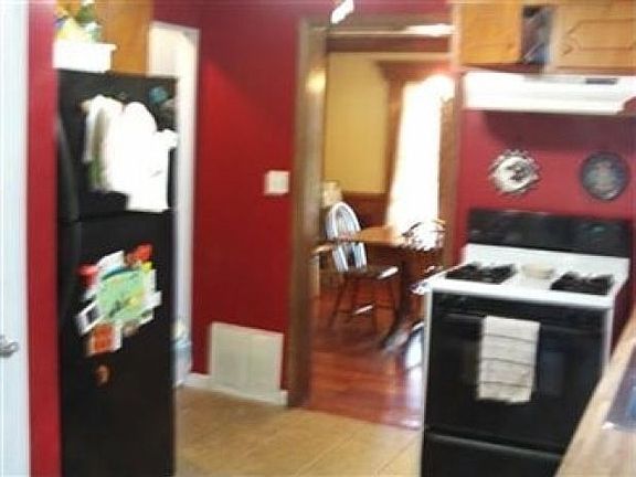 5th image of 1660 Larchmont Ave