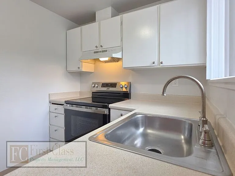 9555 SW Hall Blvd #4 — Photo 10