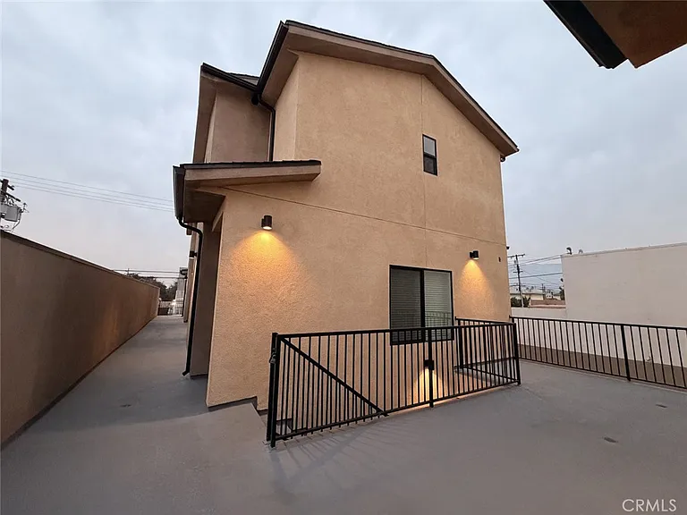 511 Azusa Ave #203 — Photo 12