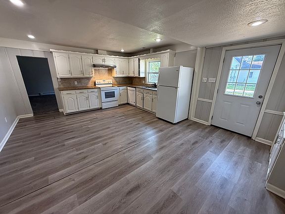 5th image of 1106 Green St