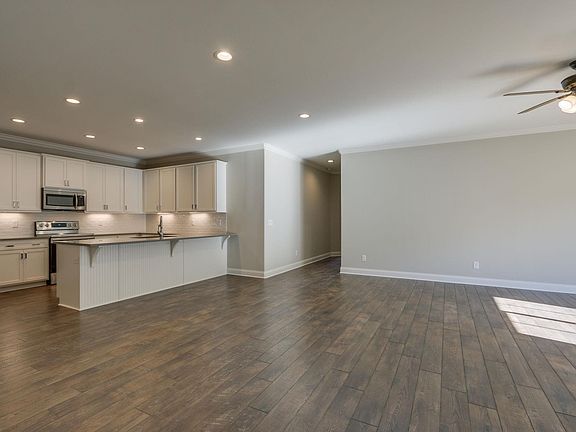 3rd image of 3438 Magruder Dr #M8