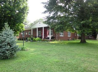 813 N 17th St, Herrin, IL 62948