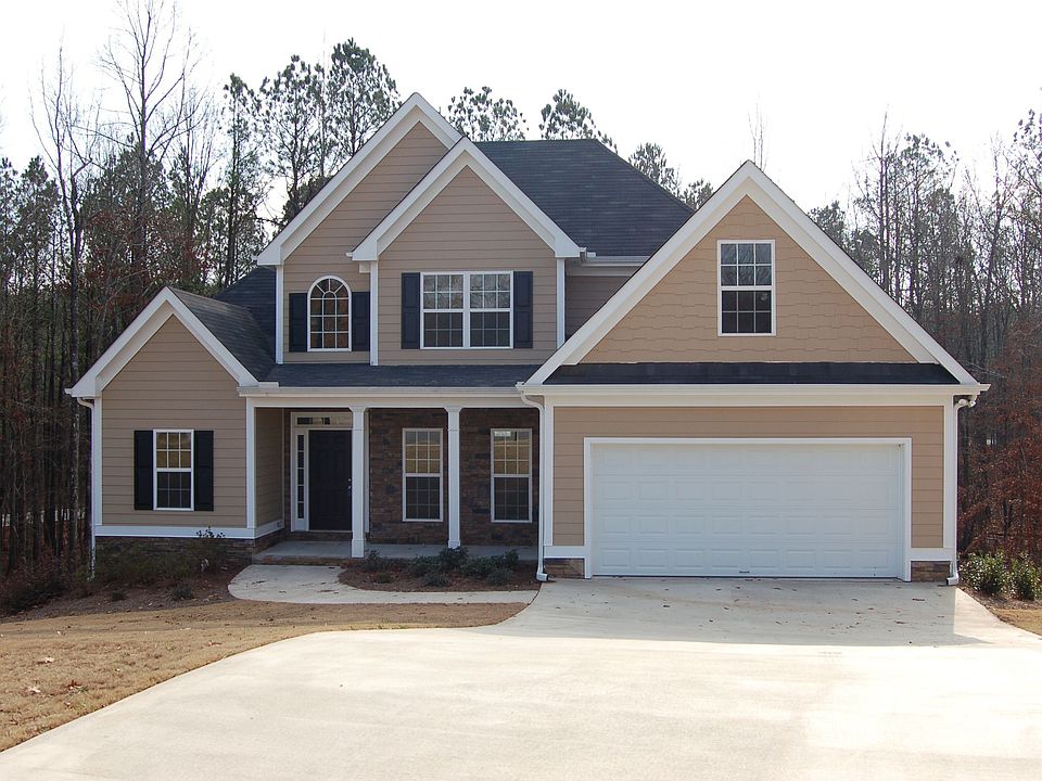 Beautiful hme with stone accents on 1 acre