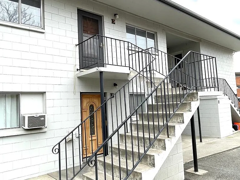 89 N Waverly Pl #E — Photo 2