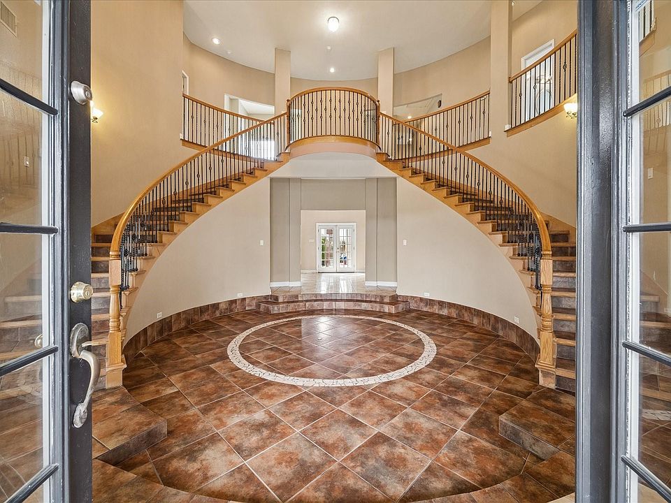 1st image of 5027 Creekmont Dr