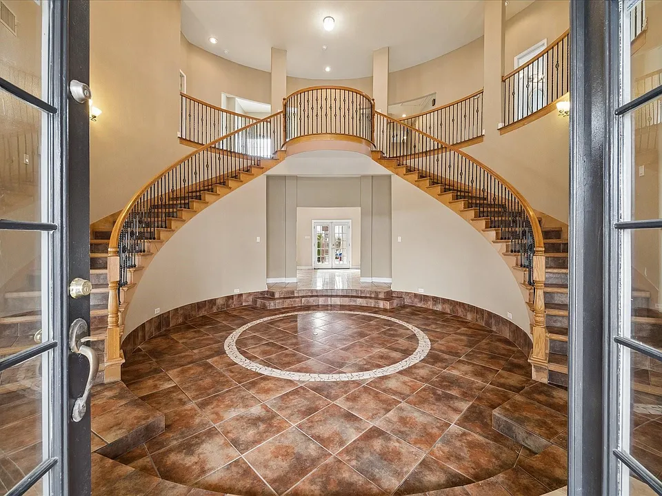 5027 Creekmont Dr