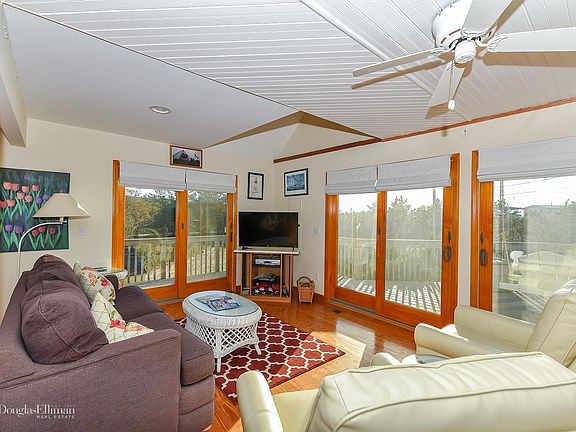 3rd image of 1895 Leeton Dr