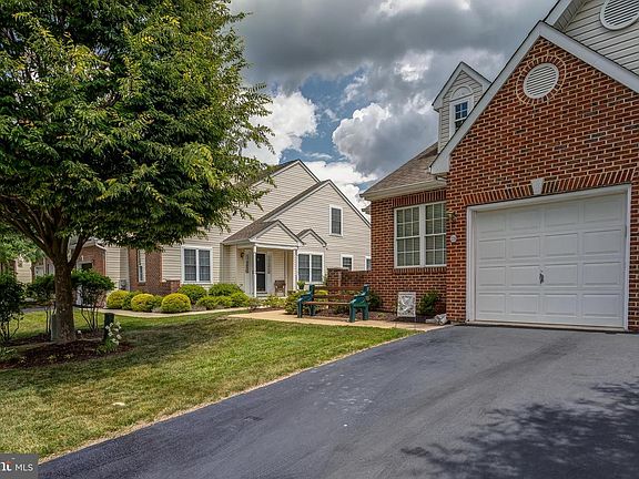 5th image of 239 W Red Lion Dr