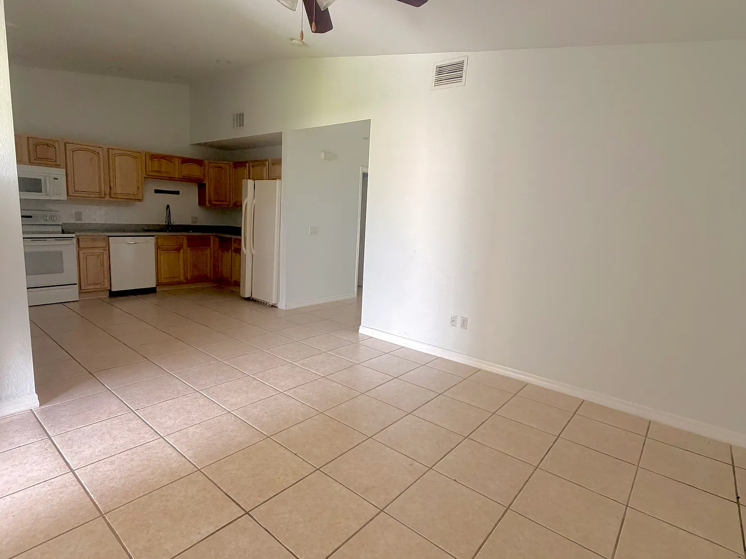 3 bed, 1172 sqft, $1,700 — Photo 3