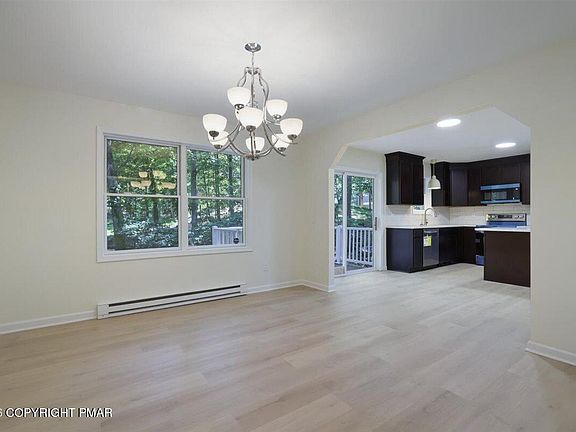 5th image of 320 Canterbury Rd