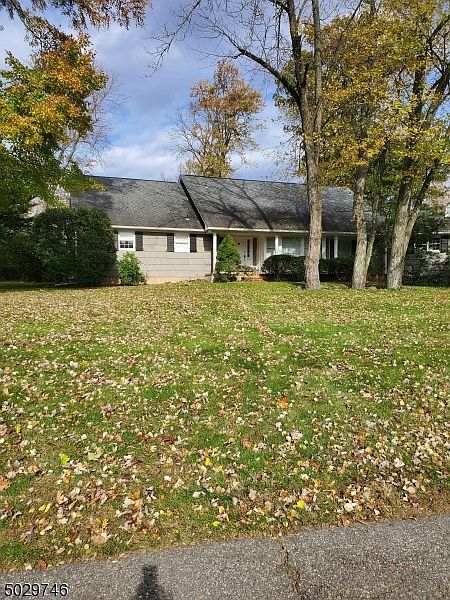 2nd image of 33 Surrey Ln
