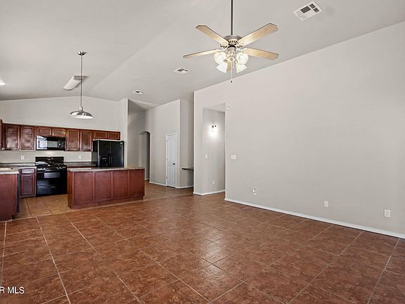 5th image of 340 Emerald Woods St