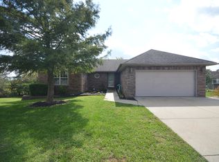 976 Glen Oaks Dr, Nixa, MO 65714