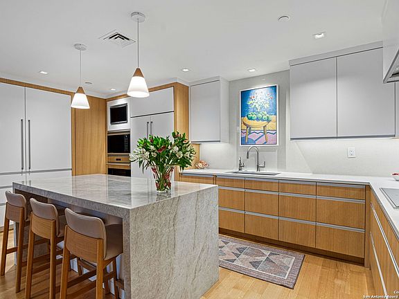 3rd image of 200 Patterson UNIT 118