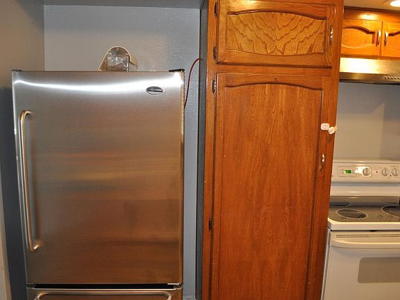 5th image of 6808 Hyde Park Dr Unit F