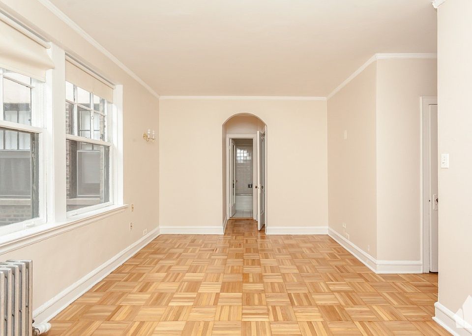 1st image of 1209 W Sherwin Ave #6