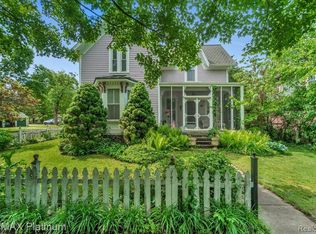 106 E Rockwell St, Fenton, MI 48430