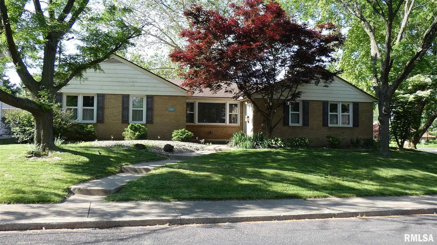 322 W Hollyridge Cir photo 1