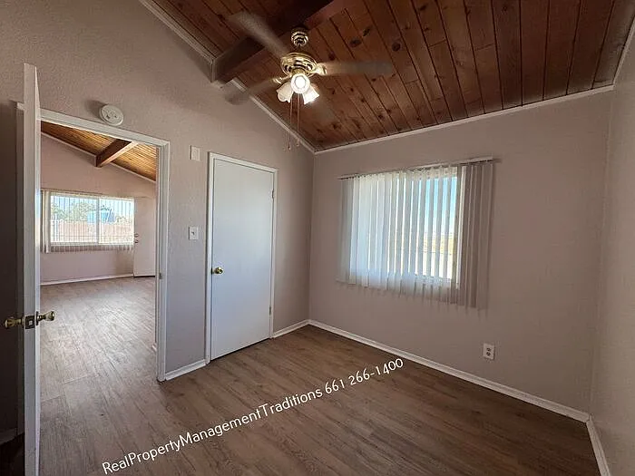 1933 Harvell Pl — Photo 11