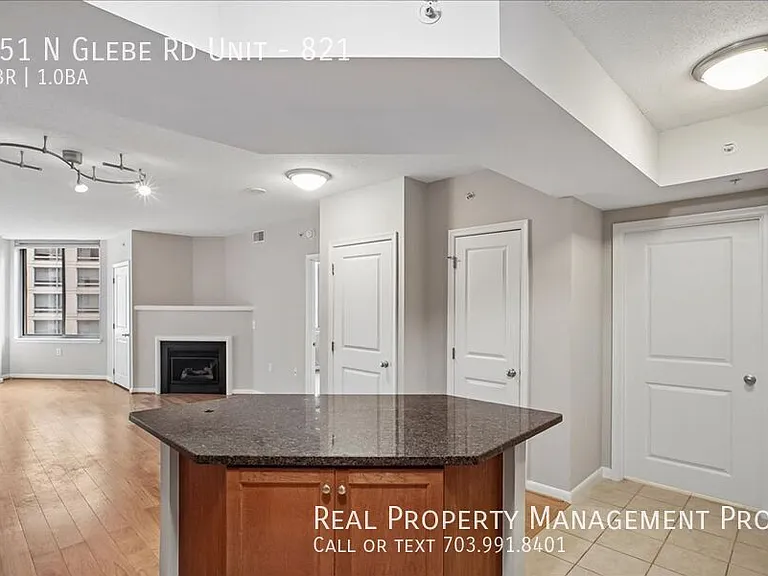 851 N Glebe Rd #821 — Photo 3