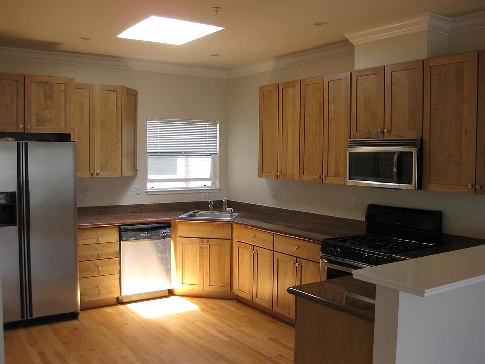 1st image of 4526 Irving St #3