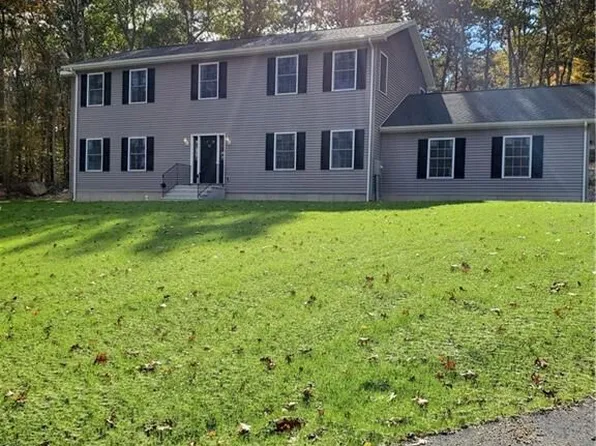 353 Heather Glen Ln, Groton, CT 06355