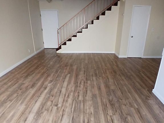 4th image of 11254 S Berendo Ave Unit 5