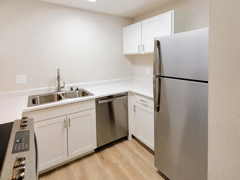Riverside Park Apartments — Photo 16