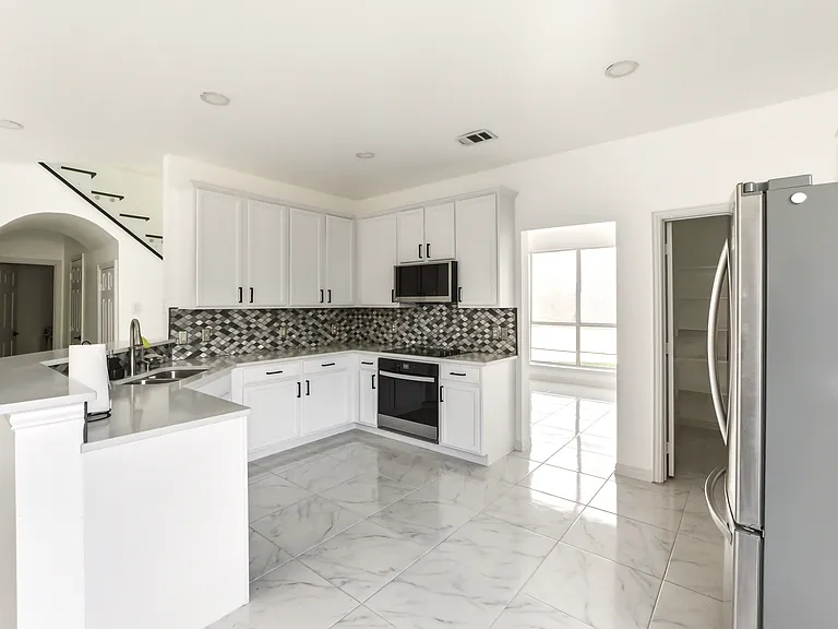 5001 Spicewood Dr — Photo 8