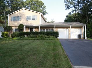 34 Andiron Ln, Brookhaven, NY 11719