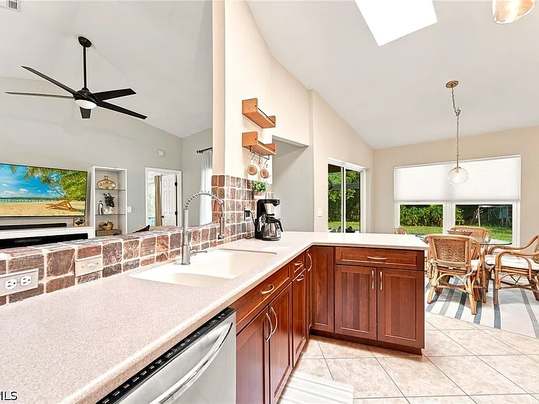 18918 Cypress View Dr — Photo 12