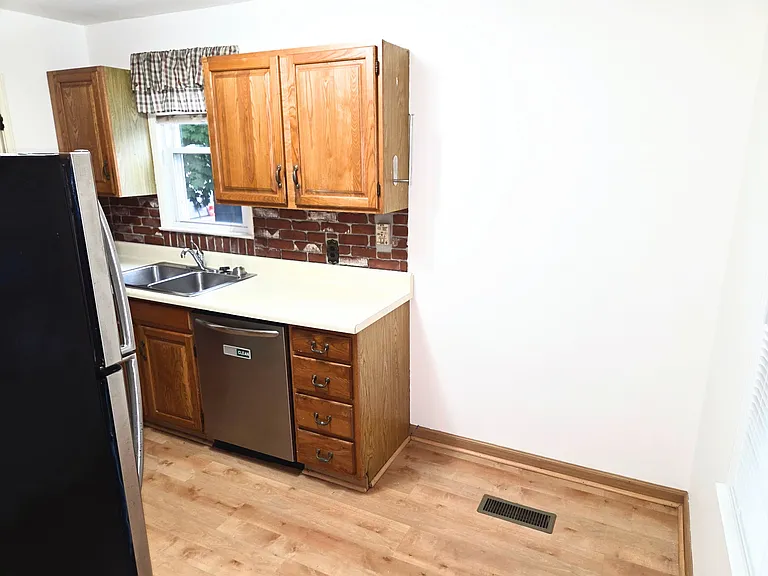 1106 Grove Ave — Photo 8