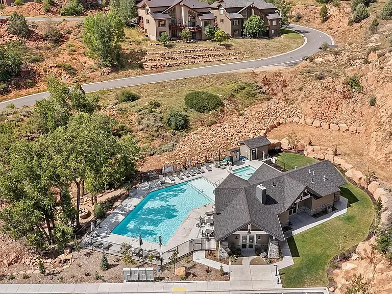 Pool, hot tub, and clubhouse