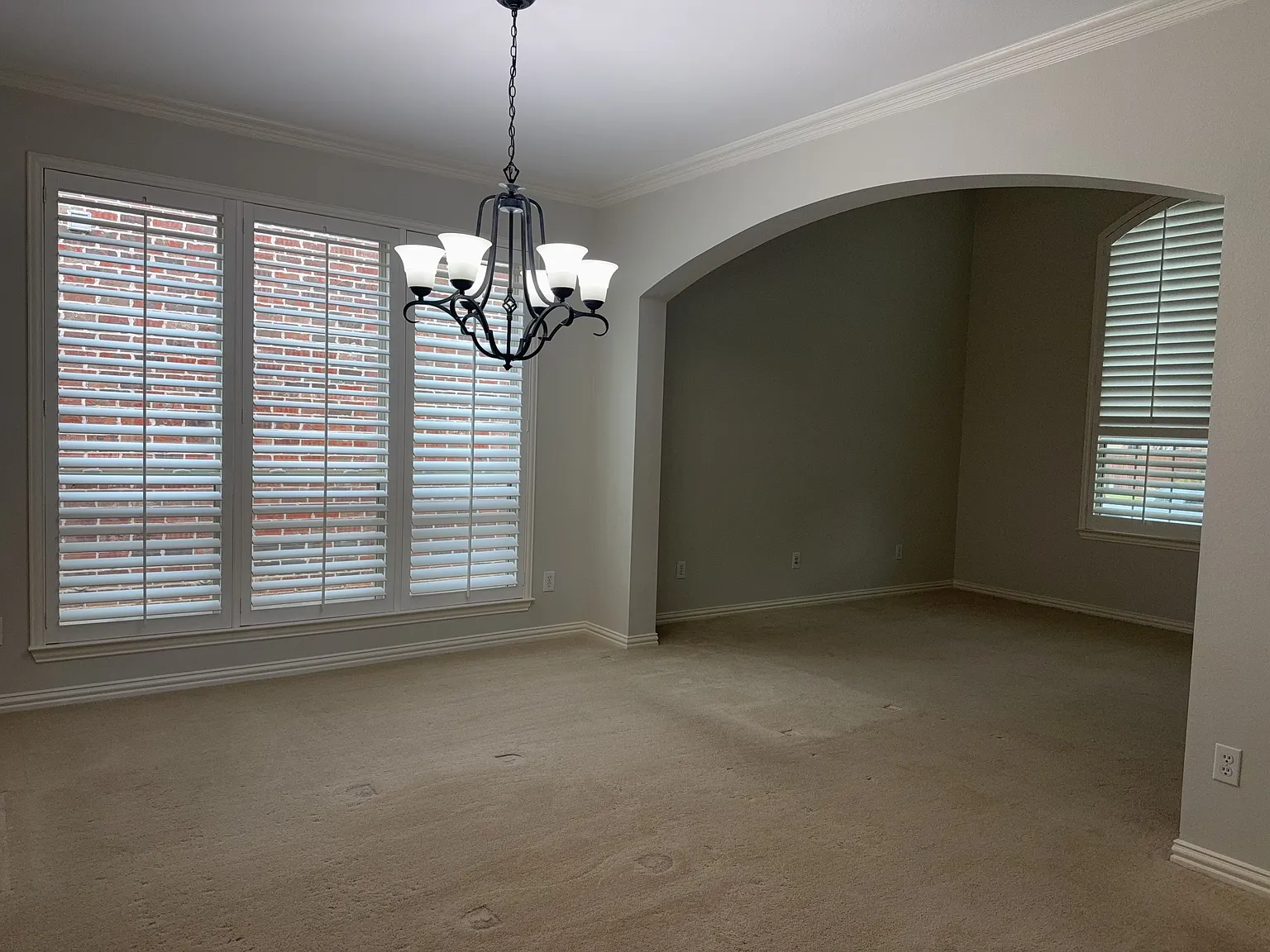 4 bed, 3633 sqft, $3,500 — Photo 4